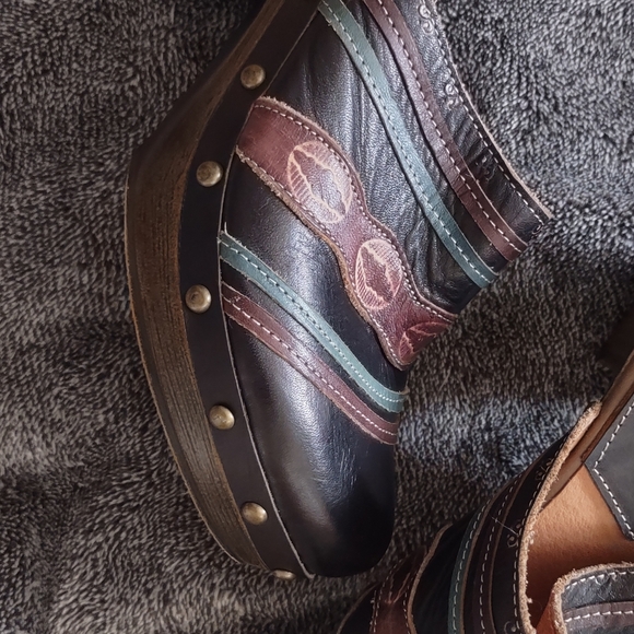 Spring Step Shoes - Picture 5 of 9